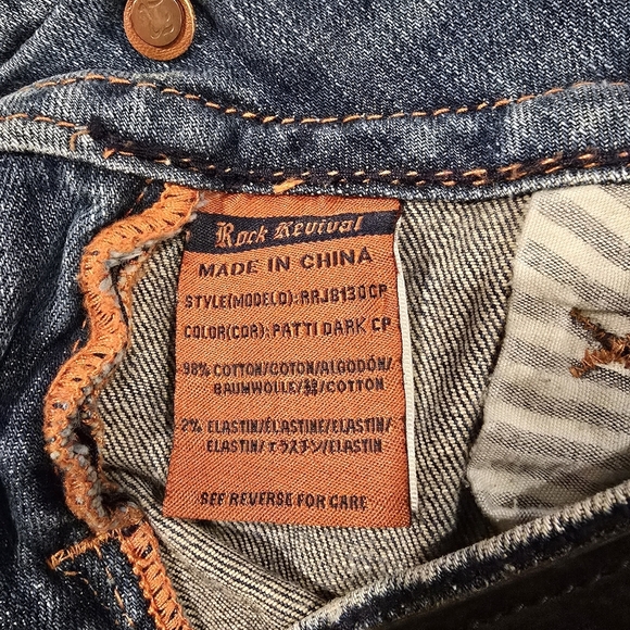 Rock Revival Patti Capri Low Rise Size 28 Inseam 18.5 Medium Wash Distressed. - Picture 9 of 13